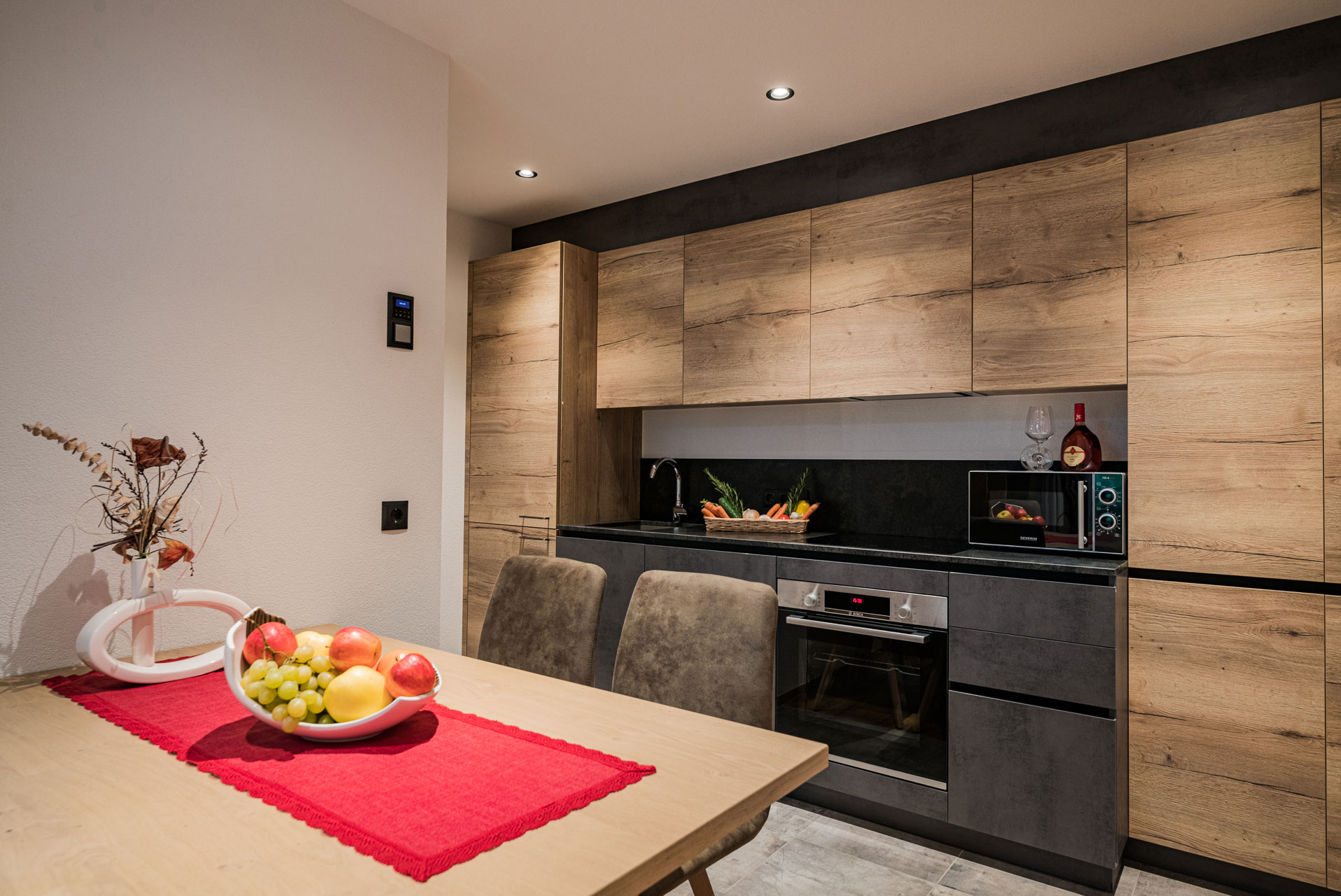 Apartment 4 - Kitchen and dining table