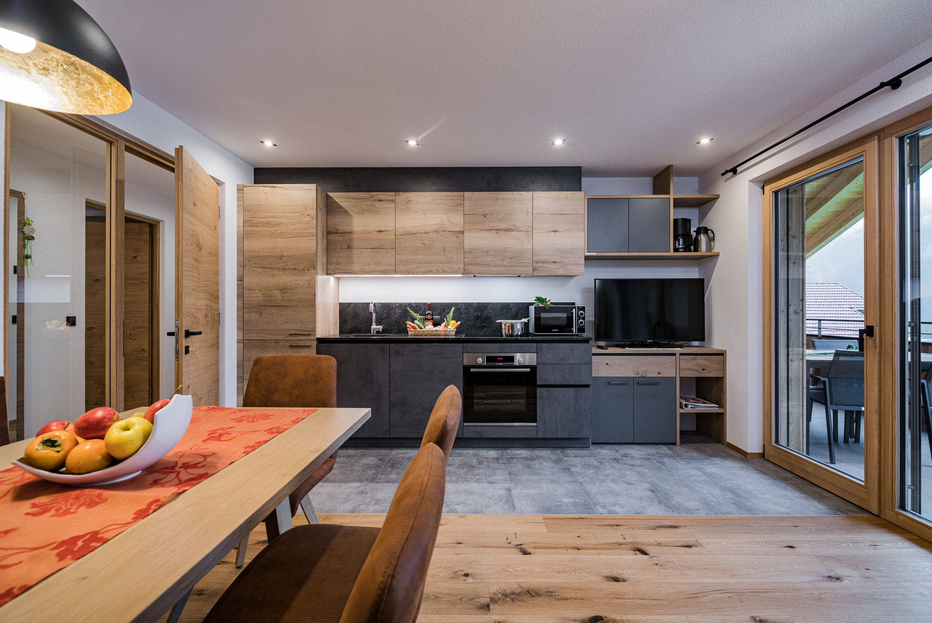 Apartment 5 - Kitchen and dining table